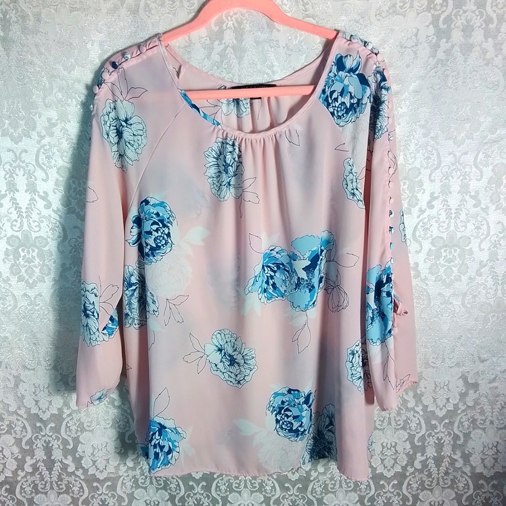 Zac & Rachel pink  blouse with blue flowers with buttons down the sleeves XL